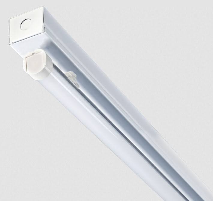 4-ft 15W LED Narrow Body Strip Light, 1950 lm, 120V-277V, 3500K, White Z193