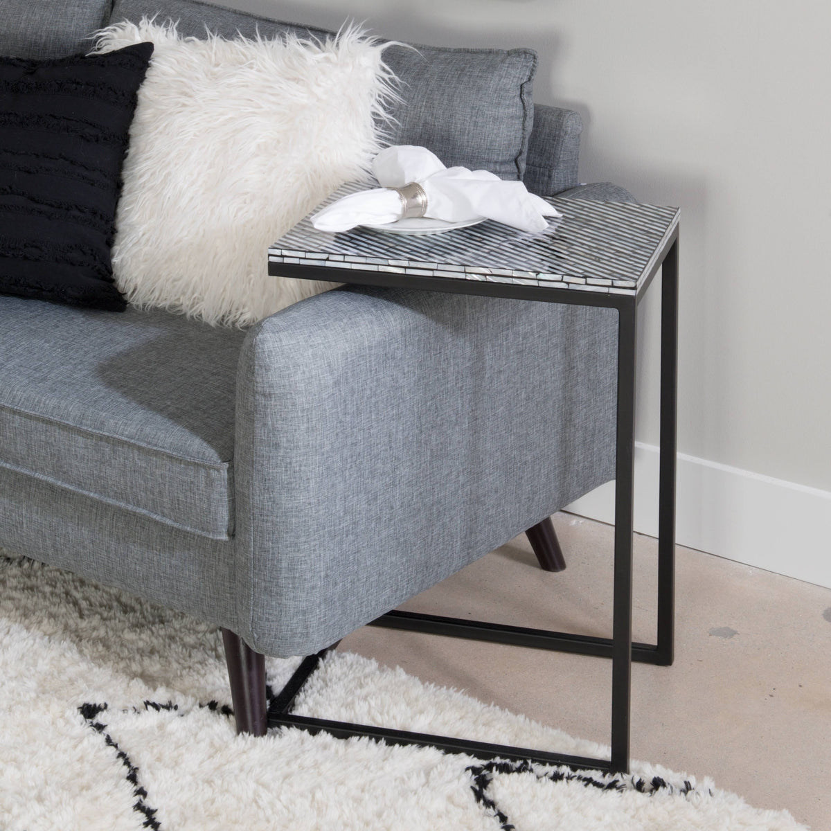 Gold Accent C Table D2186