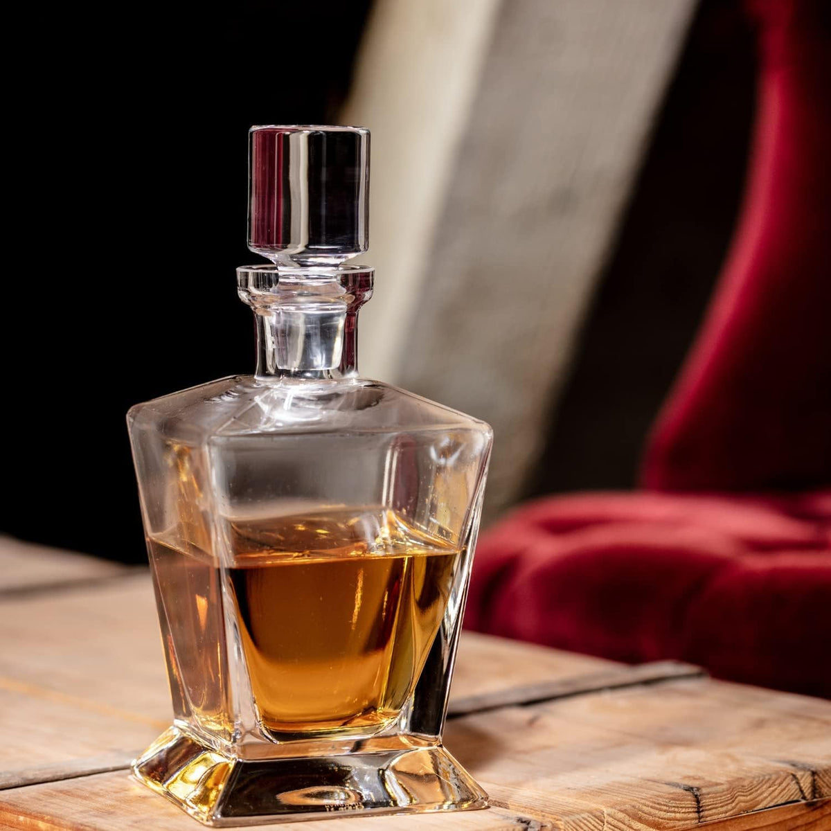 Whiskey Decanter Carafe with Stopper 25.4 oz L643488