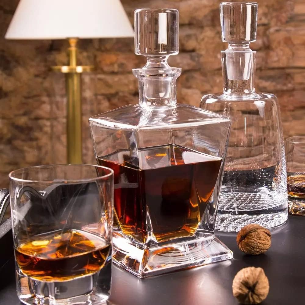 Whiskey Decanter Carafe with Stopper 25.4 oz L643488